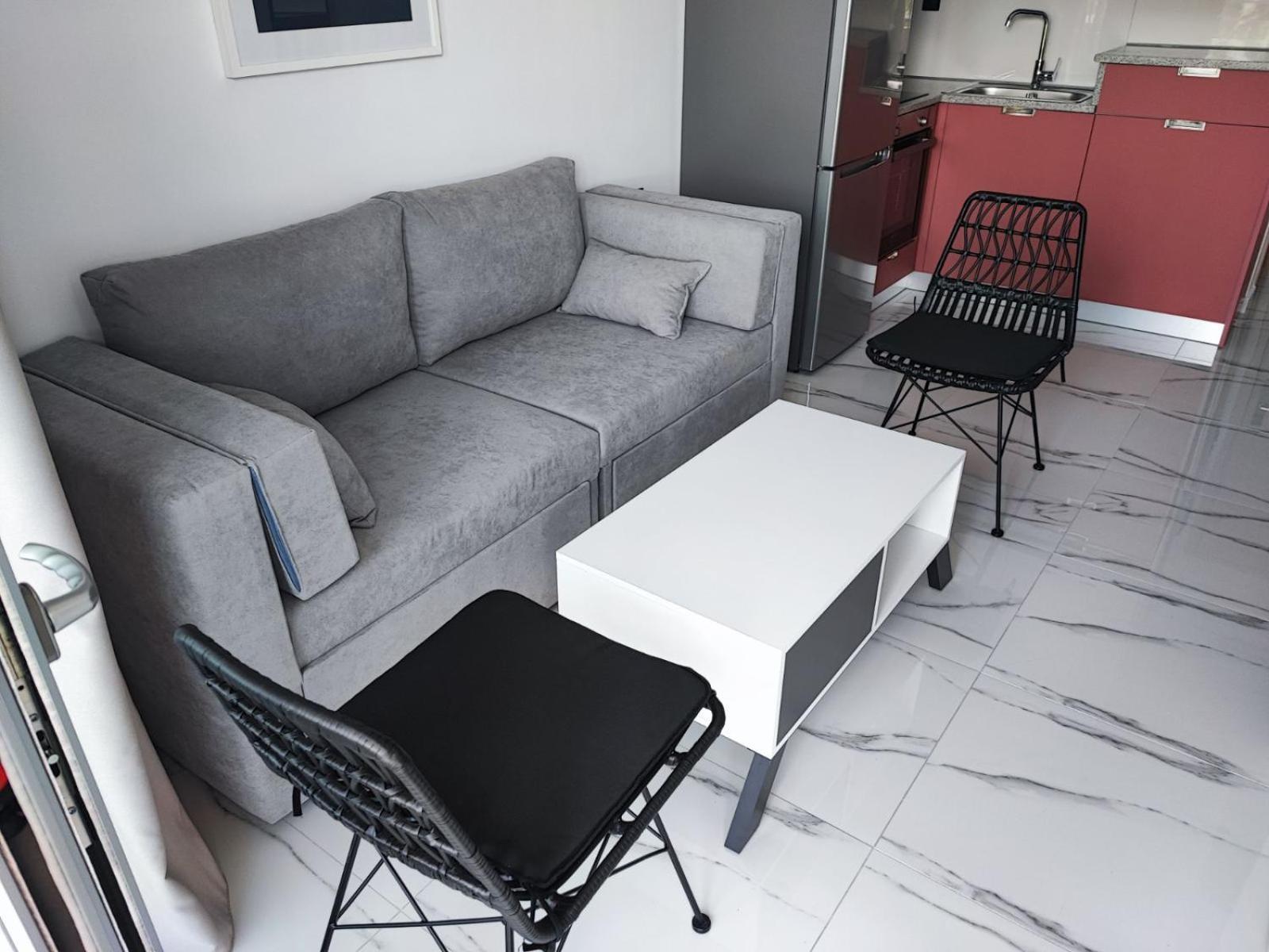 αdonis Apartment *